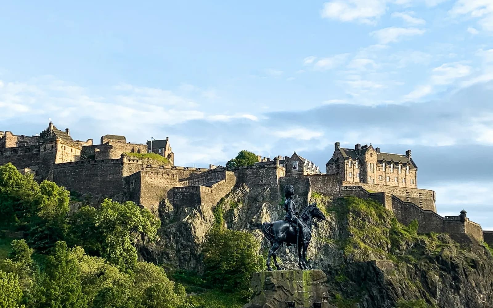 The Edinburgh skyline in clear daytime light